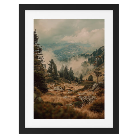 Paysage de montagne dans le brouillard