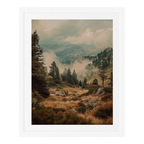 Paysage de montagne dans le brouillard