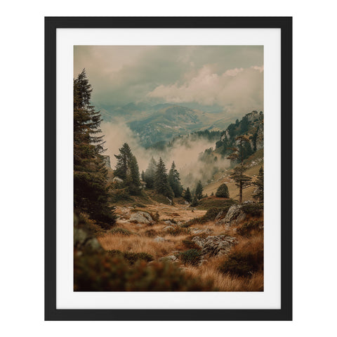 Paysage de montagne dans le brouillard