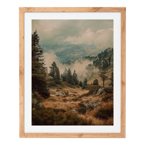 Paysage de montagne dans le brouillard