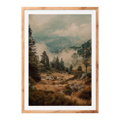 Paysage de montagne dans le brouillard